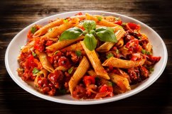 Adventure Menu penne s Boloňskou omáčkou a parmesánem 400g
